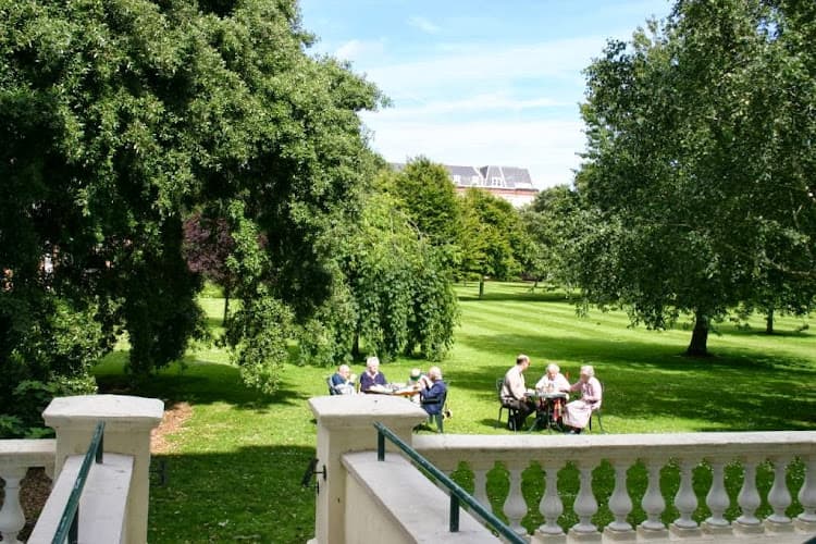 Business listing image