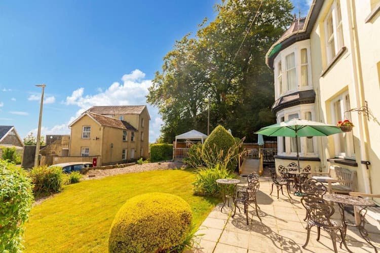 Business listing image